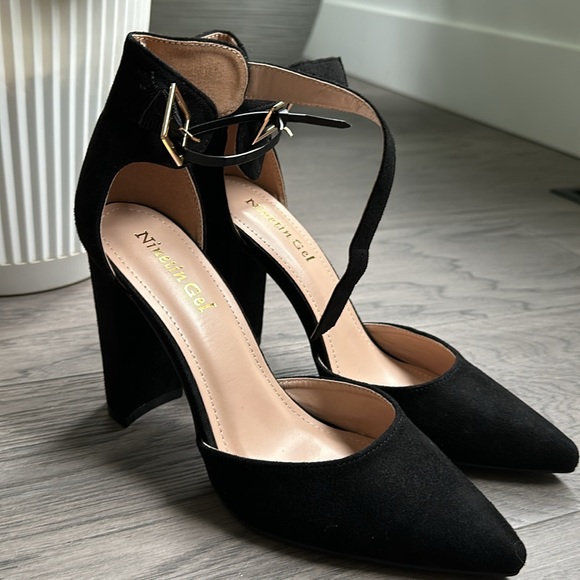 Pointed Toe Ankle Strap Suede Heels | Size 8 - Picture 2 of 11